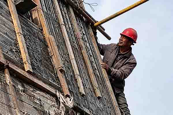 一层自建房地基怎么做比较省钱条形基础还是**基础